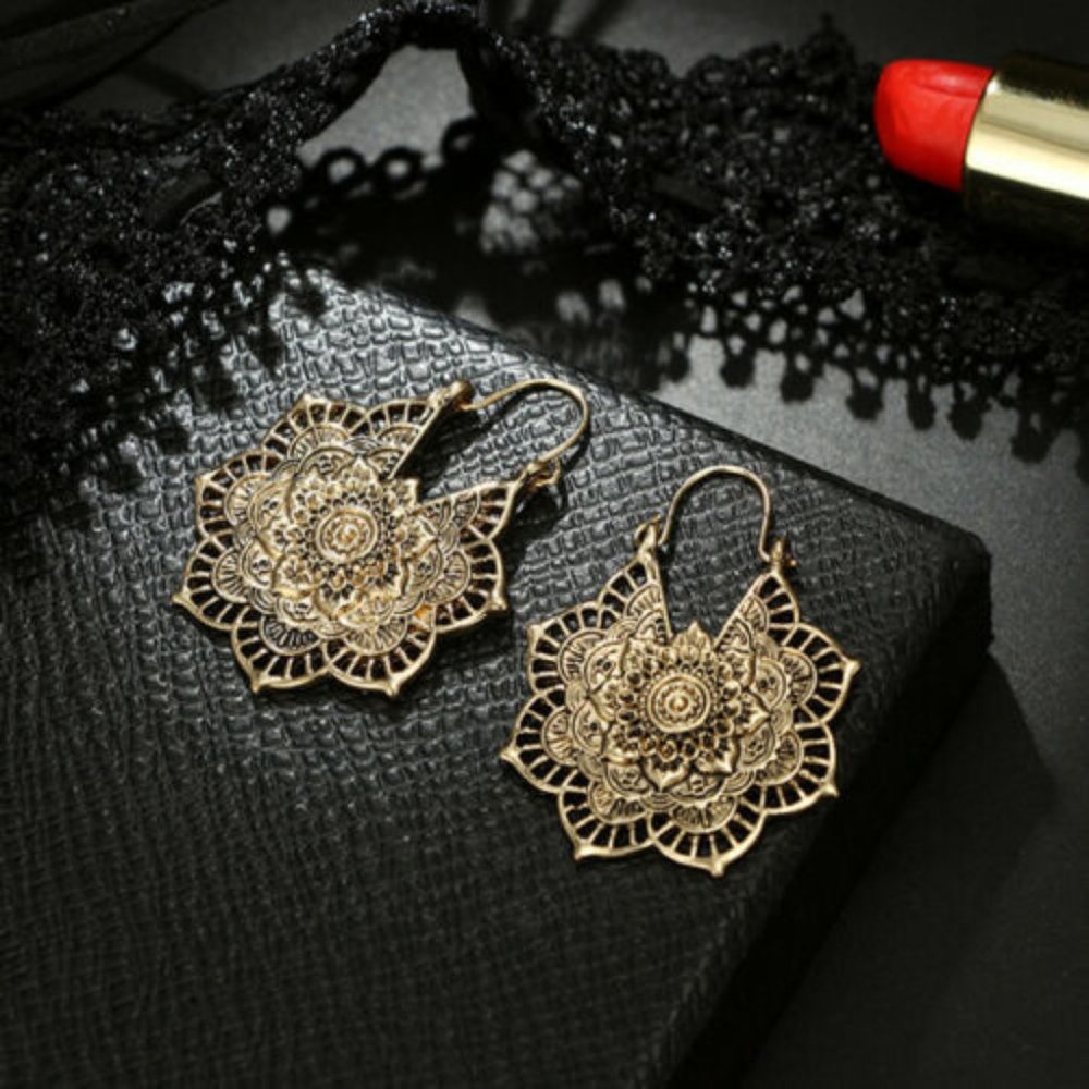 NWOT Boho Gold Mandala Earrings - Picture 2 of 4